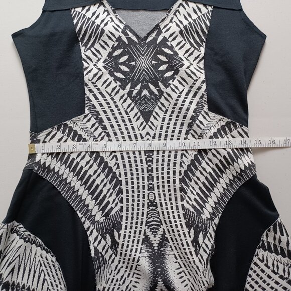 Le Lis Blanc Abstract Print Swing Dress - Picture 12 of 16